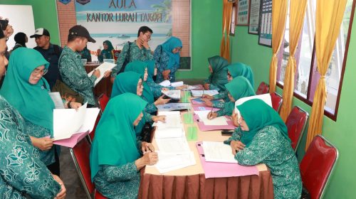 Penilaian Lomba 10 Program Pokok PKK Tingkat Kota Ternate di Takofi, Kecamatan Moti