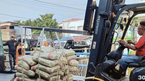 Sempat Kosong, 50 Ribu Sak Semen Tiba di Maluku Utara