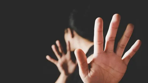 Perempuan 21 Tahun di Ternate Diduga Dilecehkan Pacar Temannya di Mobil, Minta Diproses Hukum
