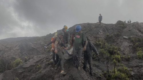 Dua Korban Erupsi Gunung Dukono Asal Singapura Ditemukan 20 Meter dari Bibir Kawah