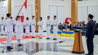 Kukuhkan 40 Paskibraka Haltim, Bupati Ubaid Titip Pesan Kehormatan