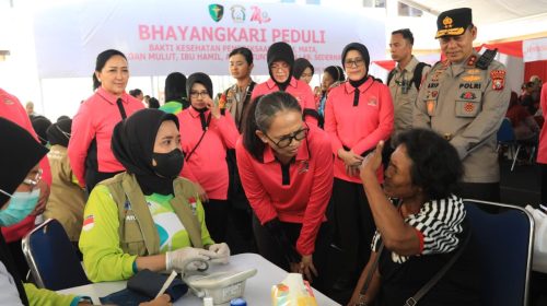 Istri Kapolri Serahkan Alat Bantu kepada 50 Penyandang Disabilitas di Maluku Utara