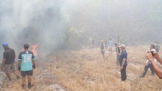Wali Kota Ternate Tinjau Karhutla Sulamadaha, Perintahkan Dirikan Posko Kesehatan dan Bak Air