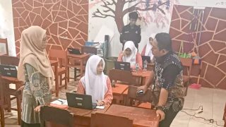 Sekda Rizal Marsaoly Pantau Pra TKA di SMA Negeri 8 Ternate
