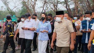Gubernur Sherly Tinjau Penanganan Kebakaran TPA Buku Deru-Deru, Kota Ternate