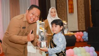Ketua PGRI Kota Ternate Beri Motivasi ke Peserta Didik PAUD Terpadu Pembina 8 di Momen Pelepasan