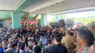 Demo Kelangkaan BBM Solar, Sopir Truk Desak Kadisperindag Malut Dicopot