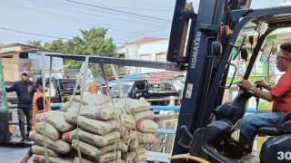 Sempat Kosong, 50 Ribu Sak Semen Tiba di Maluku Utara