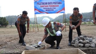 Kapolda Malut Letakkan Batu Pertama Pembangunan 107 Rumah Dinas untuk Bintara dan Perwira
