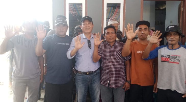 Warga Sumber Sari Antusias Sambut Balon Bupati Halmahera Tengah, Arief Jalaludin