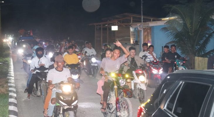 Bupati Aliong Mus Lepas Rombongan Pawai Takbir Keliling di Kota Bobong