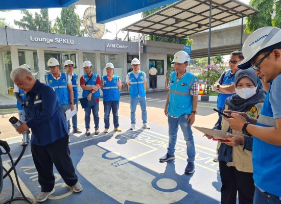 Pastikan Pelayanan Arus Balik, PLN Bersama Itjen Kementerian ESDM Cek Kesiapan SPKLU di Wilayah Banten