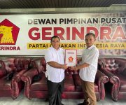 DPD Gerindra Malut serahkan rekomendasi ke Samsudin Banyo foto istimewah