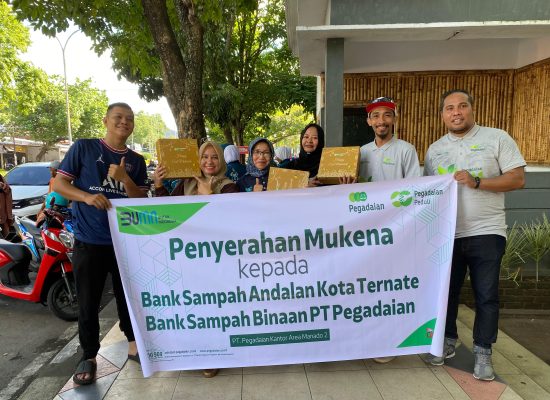Asyik, PT. Pegadaian Ternate Beri Bingkisan ke Bank Sampah Binaan