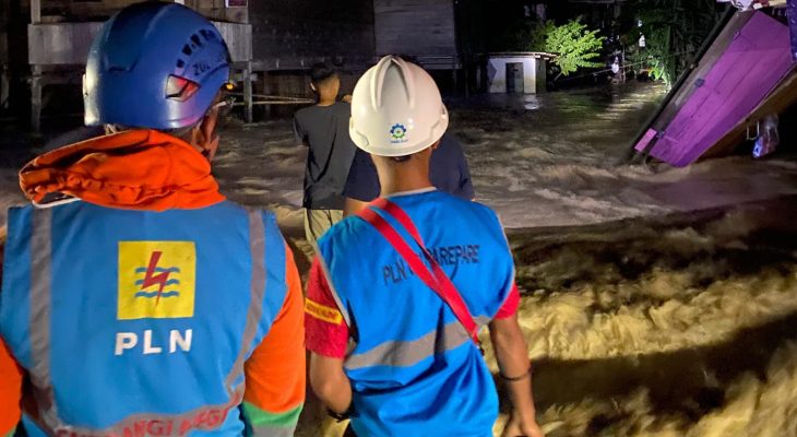 PLN Gerak Cepat Pulihkan Listrik Terdampak Banjir dan Longsor di Sulawesi Selatan