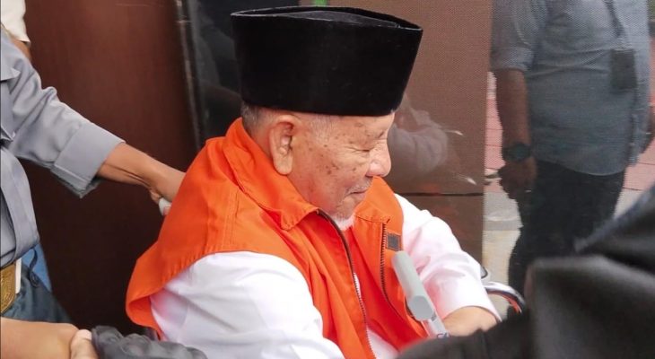 Tangan AGK Terborgol saat Jalani Sidang Perdana di PN Ternate