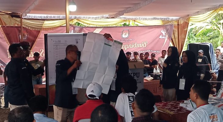 Ratusan Masyarakat “Kepung” TPS di Tobona Kota Ternate saat PSU