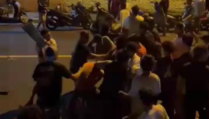 Polisi Selidiki Video Viral 2 Pemuda di Ternate Kena Keroyok Puluhan Massa