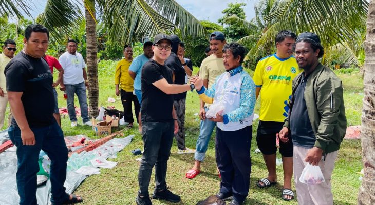 Harita Nickel dan Jurnalis Maluku Utara Berbagi Daging Kurban