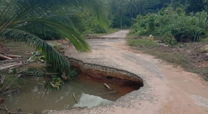 Ruas Jalan Utama di Taliabu Rusak Berat, Kubangan hingga Longsor