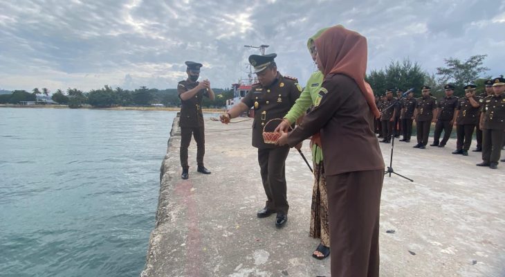 Sambut HUT Adhyaksa ke 64, Kejari Pulau Taliabu Gelar Upacara Tabur Bunga