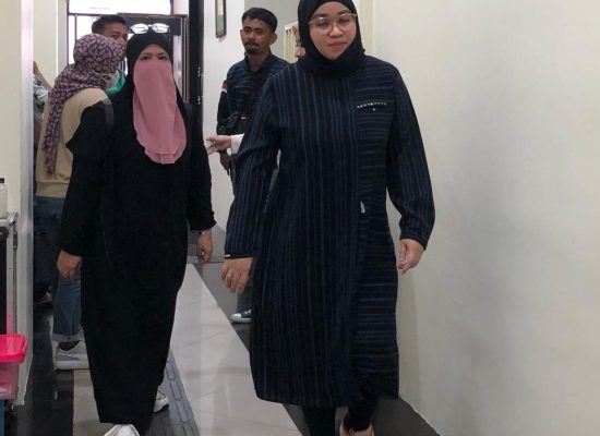 Hindari Pertanyaan Hakim, Istri Wadir Polairud Polda Malut Menangis