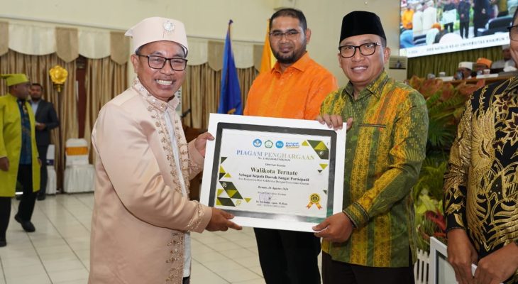 Unkhair Ternate Beri Penghargaan ke Tauhid sebagai Wali Kota Sangat Partisipatif
