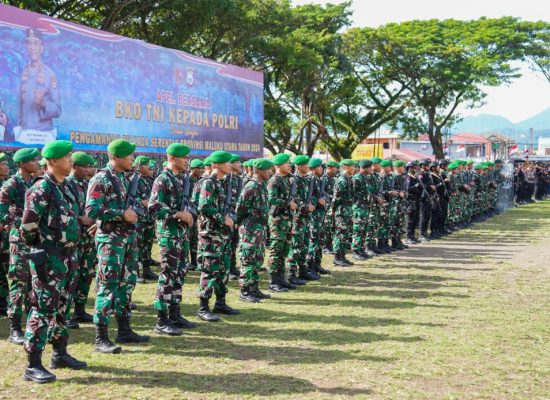 Pangdam Pattimura Serahkan 645 TNI Bantu Polri Jaga Keamanan Pilkada di Maluku Utara