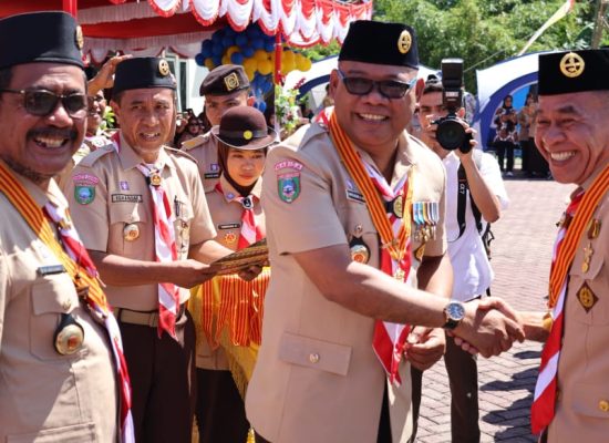 Kakanwil Terima Lencana Melati Gerakan Pramuka