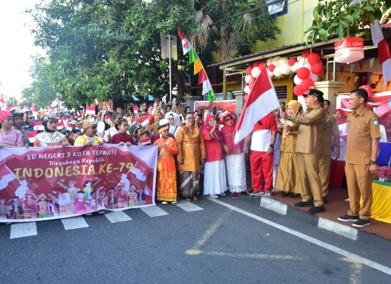 Ratusan Anak SD di Kota Ternate Ikut Karnaval Semarak HUT Ke-79 RI