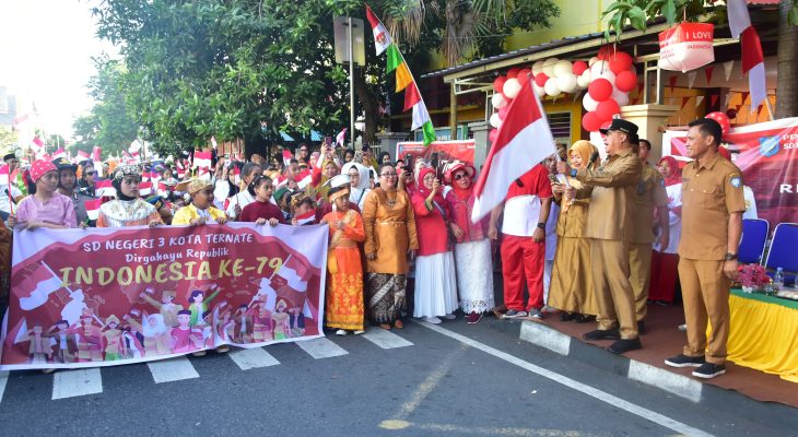 Ratusan Anak SD di Kota Ternate Ikut Karnaval Semarak HUT Ke-79 RI