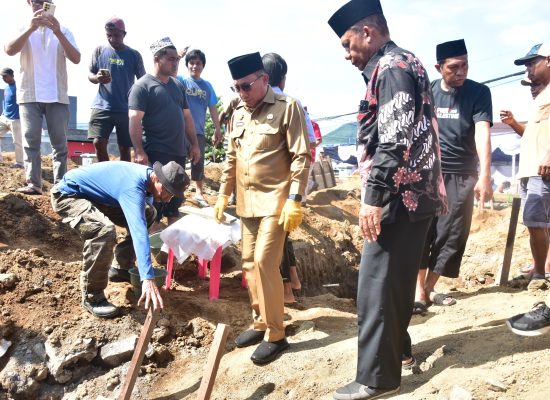 Wali Kota Ternate Letakkan Batu Pertama Pembangunan Masjid Mujahhidin