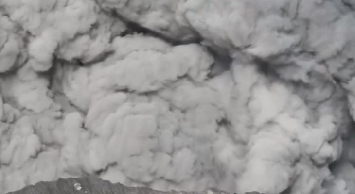 Viral Pendaki Gunung Dukono Berlarian Saat Erupsi Hebat, Diduga Tanpa Izin Pendakian