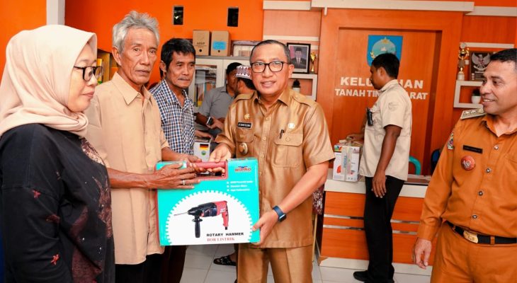 Wali Kota Ternate Salurkan Bantuan untuk Pelaku UMKM