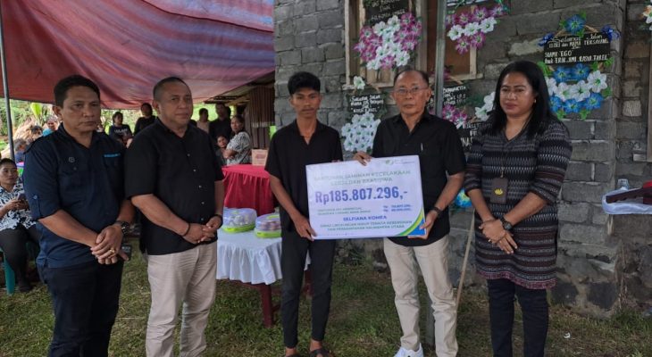 Ahli Waris Tenaga Kebersihan DLH Halmahera Utara Terima Santunan BPJS Ketenagakerjaan