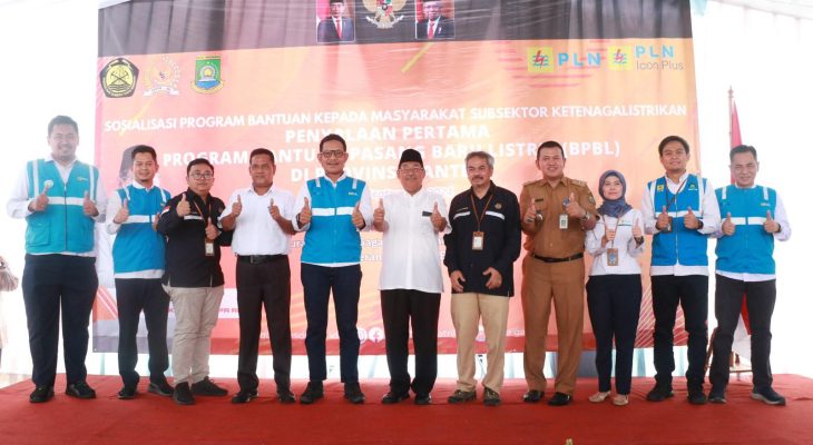 Hari Pelanggan, PLN Bersama Pemerintah Salurkan Bantuan Pasang Baru Listrik di Tangerang