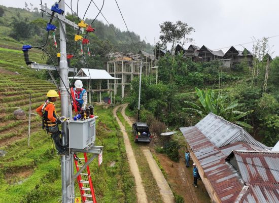 Hari Pelanggan Nasional, PLN Hadirkan Listrik 24 Jam Bagi Warga 25 Desa di Sulsel