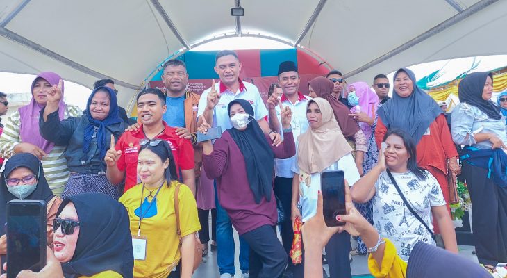 Dikerumuni Emak-Emak Saat Hadiri Deklarasi Kampanye Damai, DG-Qubais Diteriaki Bupati Morotai