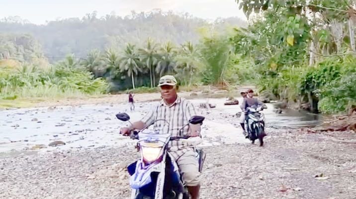 Pakai Motor Saat Roadshow, Cawabup Taliabu La Utu Ingin Melihat Langsung Kondisi Jalan