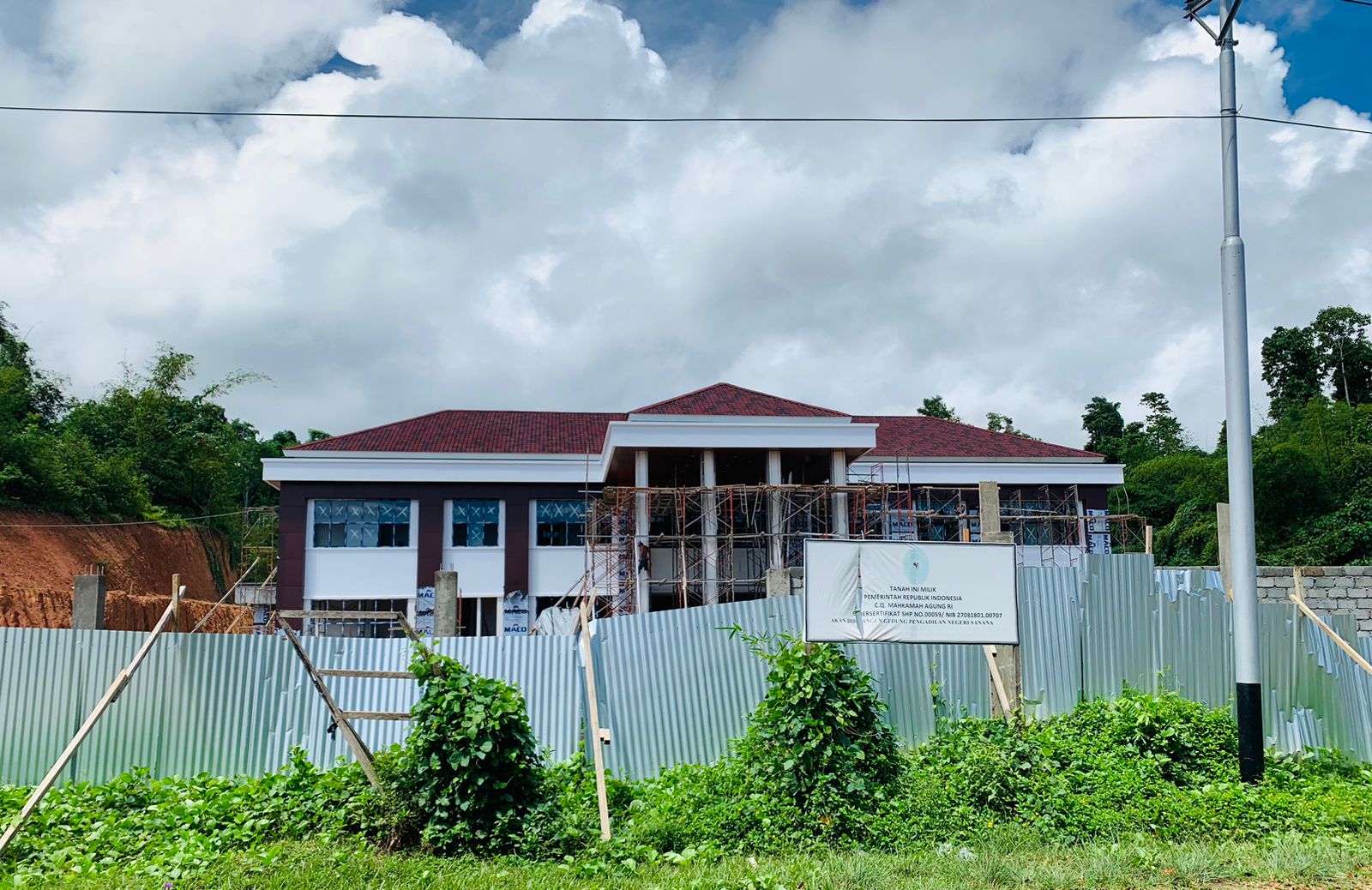 Kantor Pengadilan Negeri Sanana.(Foto: Hamdi/malutpost.com)