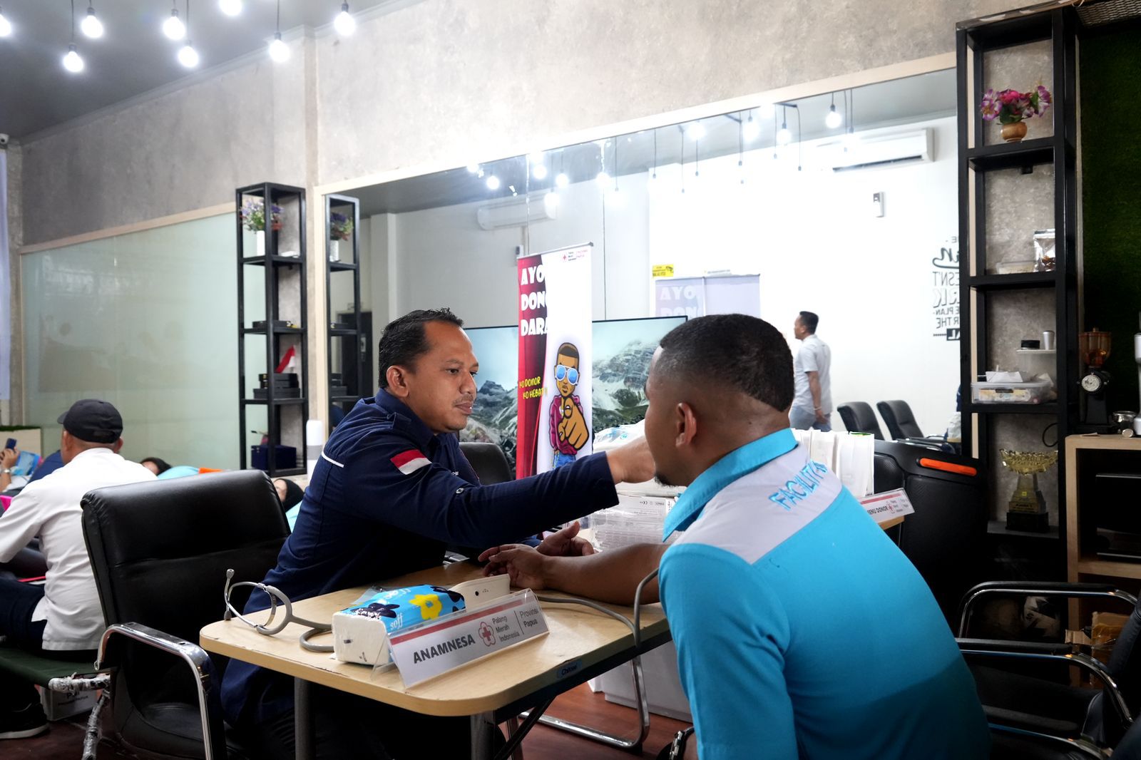 Kegiatan donor darah tersebut bekerjasama dengan Palang Merah Indonesia (PMI)