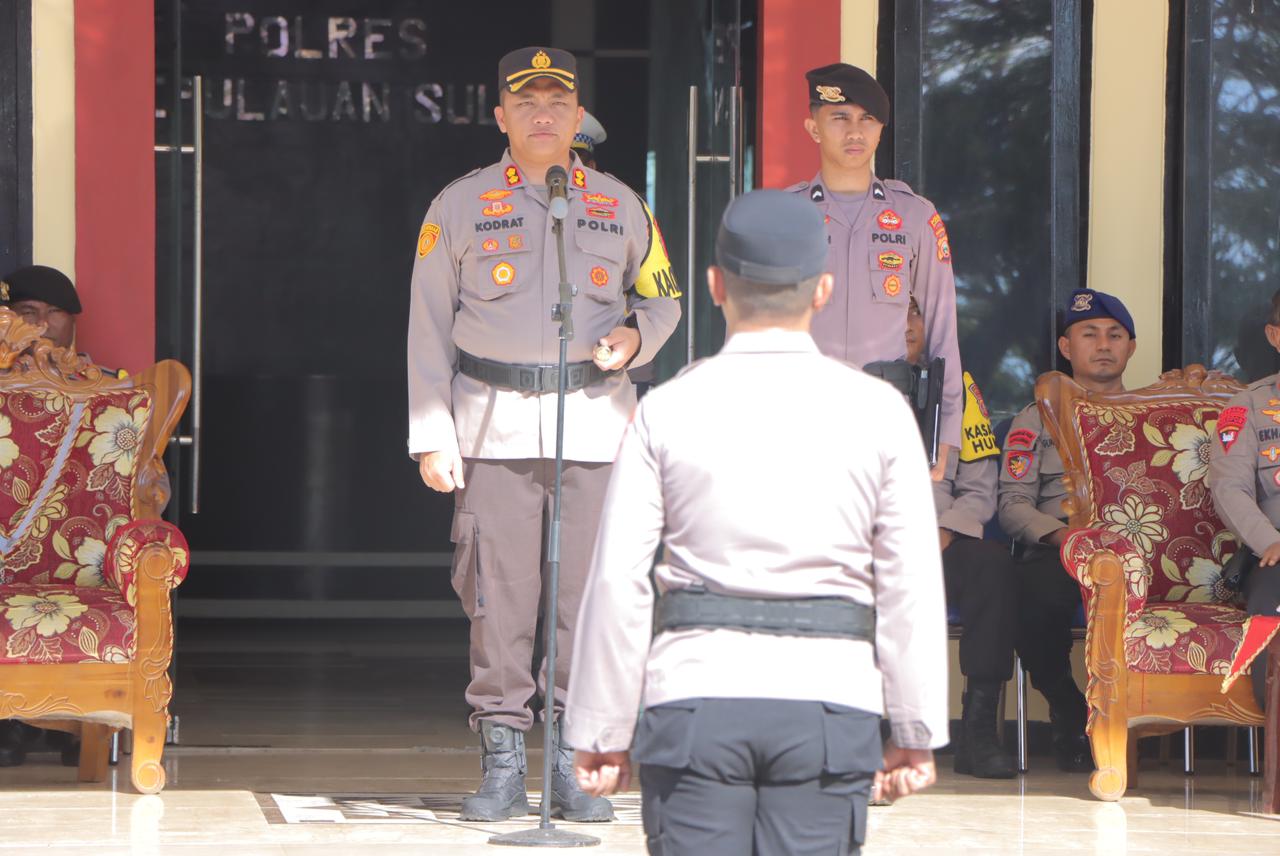 Kapolres Kepulauan Sula, AKBP Kodrat Muh Hartanto saat pimpin apel operasi Zebra. (Foto: Humas Polres Sula)