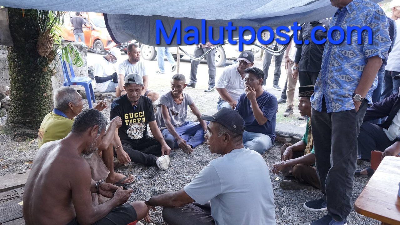 Paslon ISDA saat blusukan di Desa Waigoiyofa