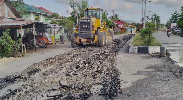 Jalan Kota Bobong Terus Dikerjakan, Beberapa Titik Terkena Kios Warga
