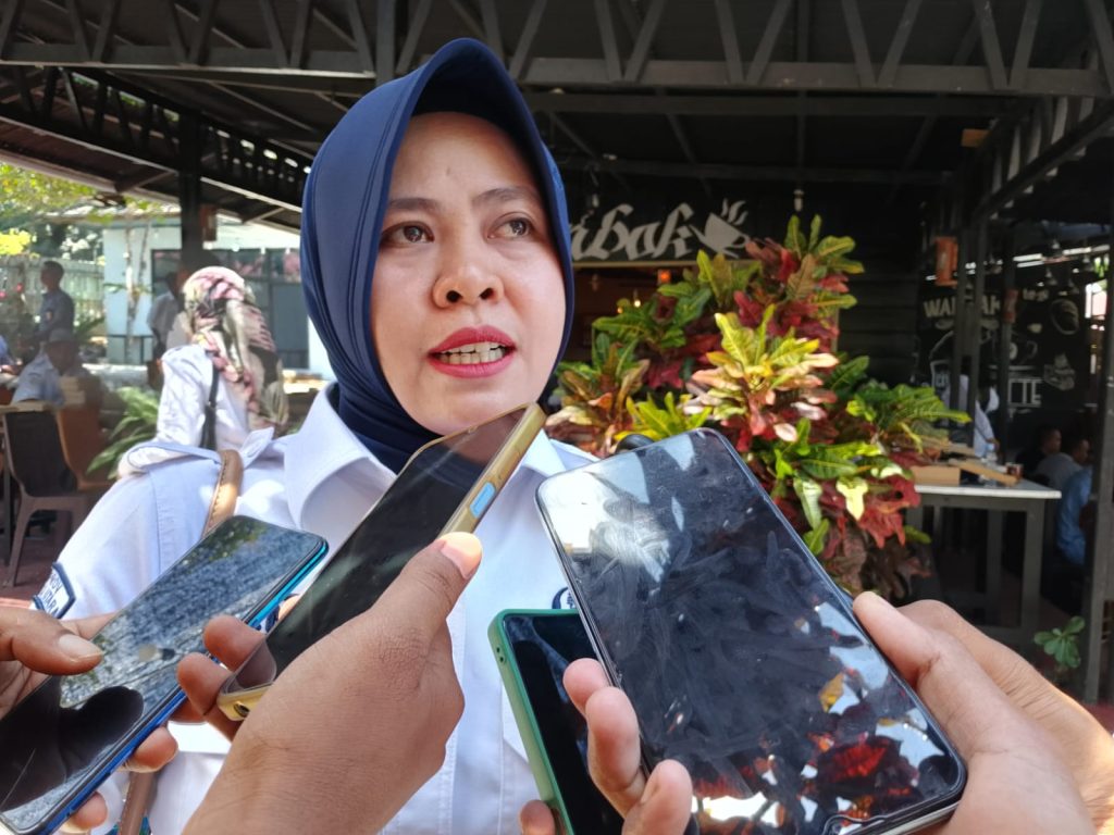 Plt Kadis Pendidikan Kepulauan Sula, Marini Nur Ali.(Foto: Hamdi/malutpost.com)