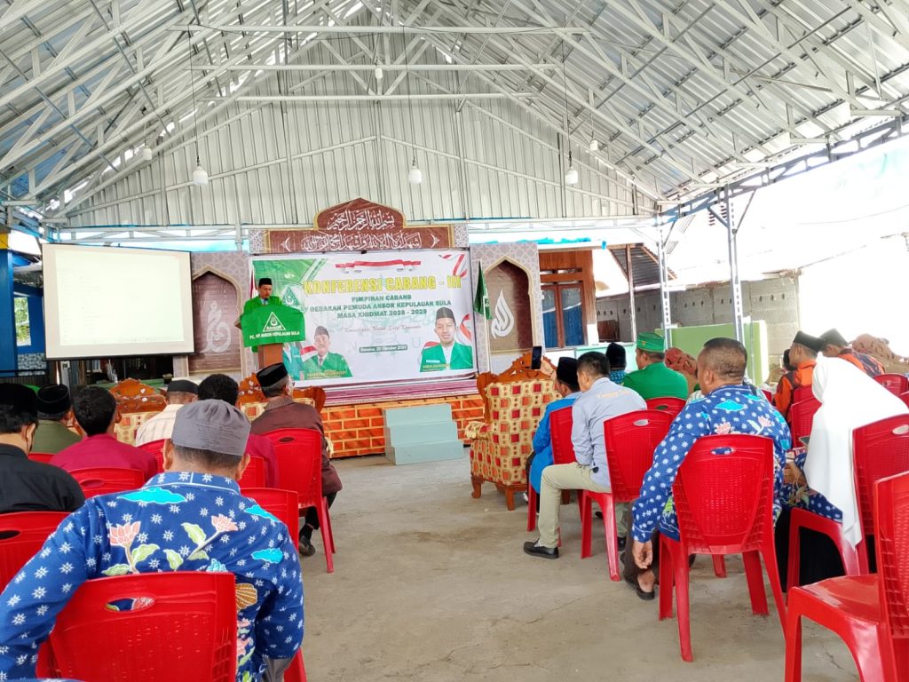 Sahbuddin Lumbessi saat menyampaikan sambutan dalam Konvensi Cabang ke-3 GP Ansor Kepulauan Sula. (Foto: Hamdi/malutpost.com)