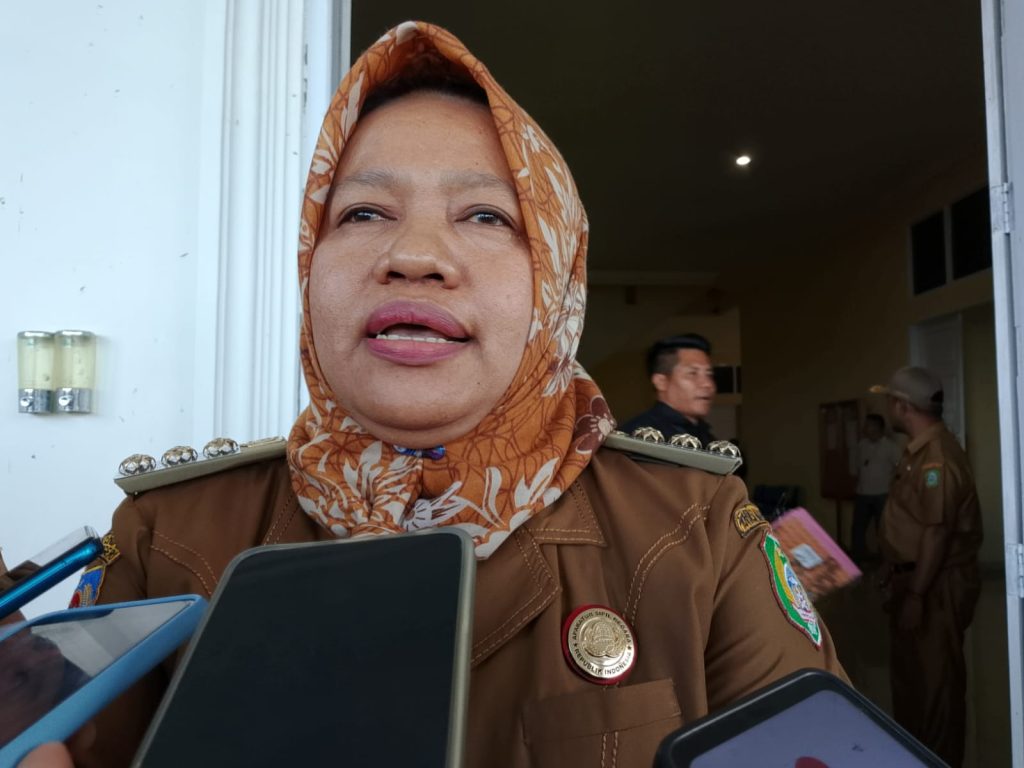 Pjs Bupati Kepulauan Sula, Wa Zaharia.(Foto: Hamdi/malutpost.com)