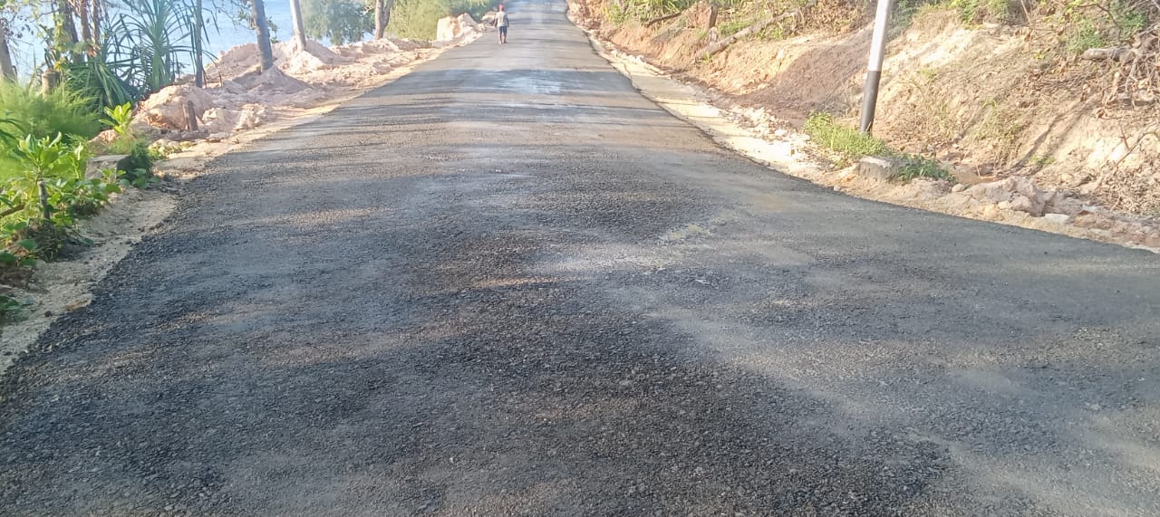 Ruas Jalan Kasango Beringin yang baru selesai di Hotmix