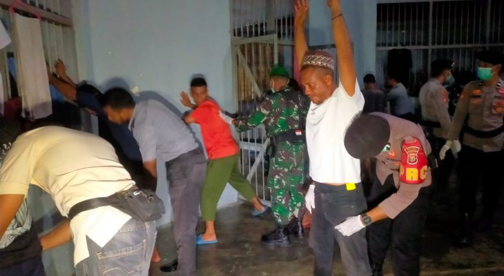 Cegah Peredaran Narkoba, Lapas Kelas II B Sanana Gandeng TNI-Polri Razia Blok Hunian dan Tes Urine