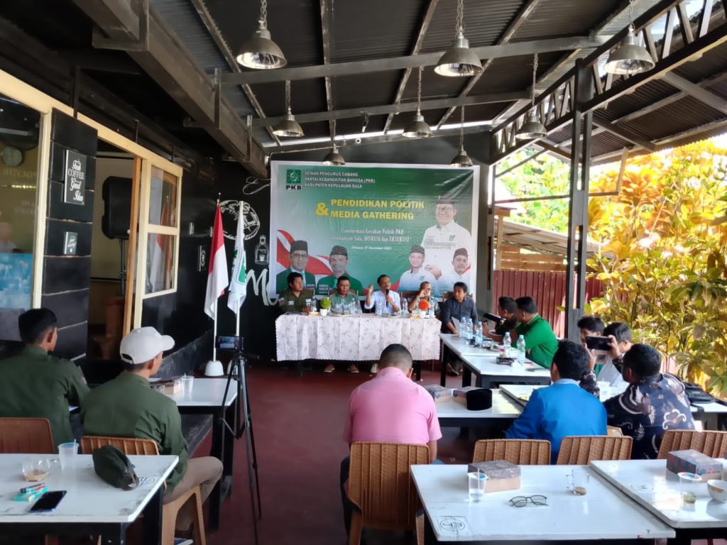 DPC PKB Kepulauan Sula saat diskusi Pendidikan Politik.(Foto: Hamdi/malutpost.com)